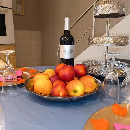 Holiday home Maison Chaleureuse A Avec Cheminee Et Jardin *